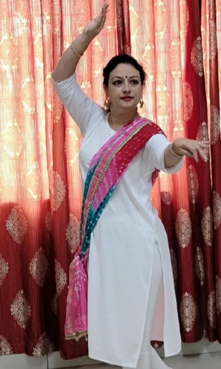 Tutor Teaching Classes of Dinesh