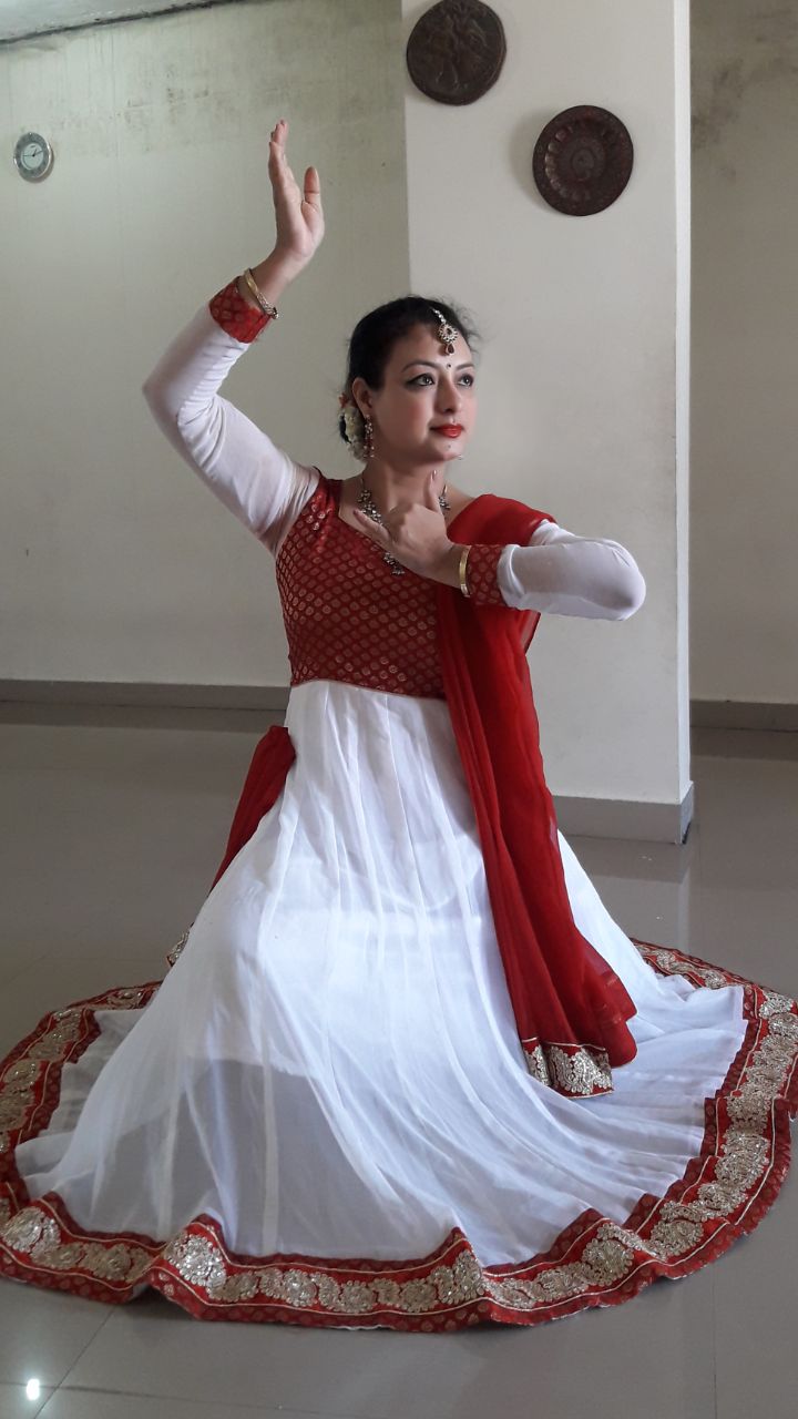 Tutor Teaching Classes of Dinesh