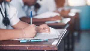 Tutor Teaching Classes of Sri Chaitanya Iit Jee & Medical Academy