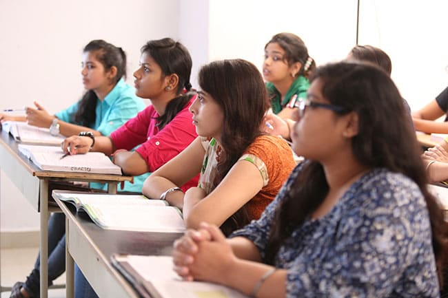 Tutor Teaching Classes of Narayana Institute For NEET AND IIT
