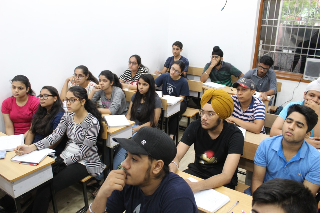 Tutor Teaching Classes of ISL Competitive Coaching Centre