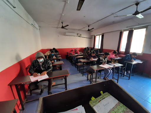 Tutor Teaching Classes of Kautilya Academy Ujjain
