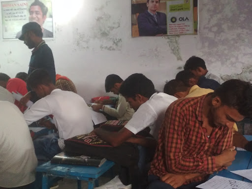 Tutor Teaching Classes of Mainpuri tutorials