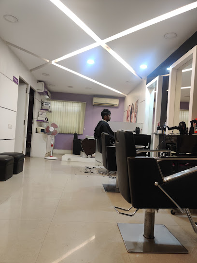 Naturals Unisex Salon & Spa image
