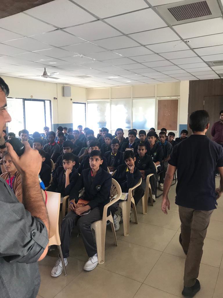 Tutor Teaching Classes of Nomoreclass
