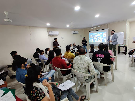 Tutor Teaching Classes of P & D Consultants