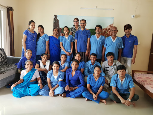 group photo of Papayacare