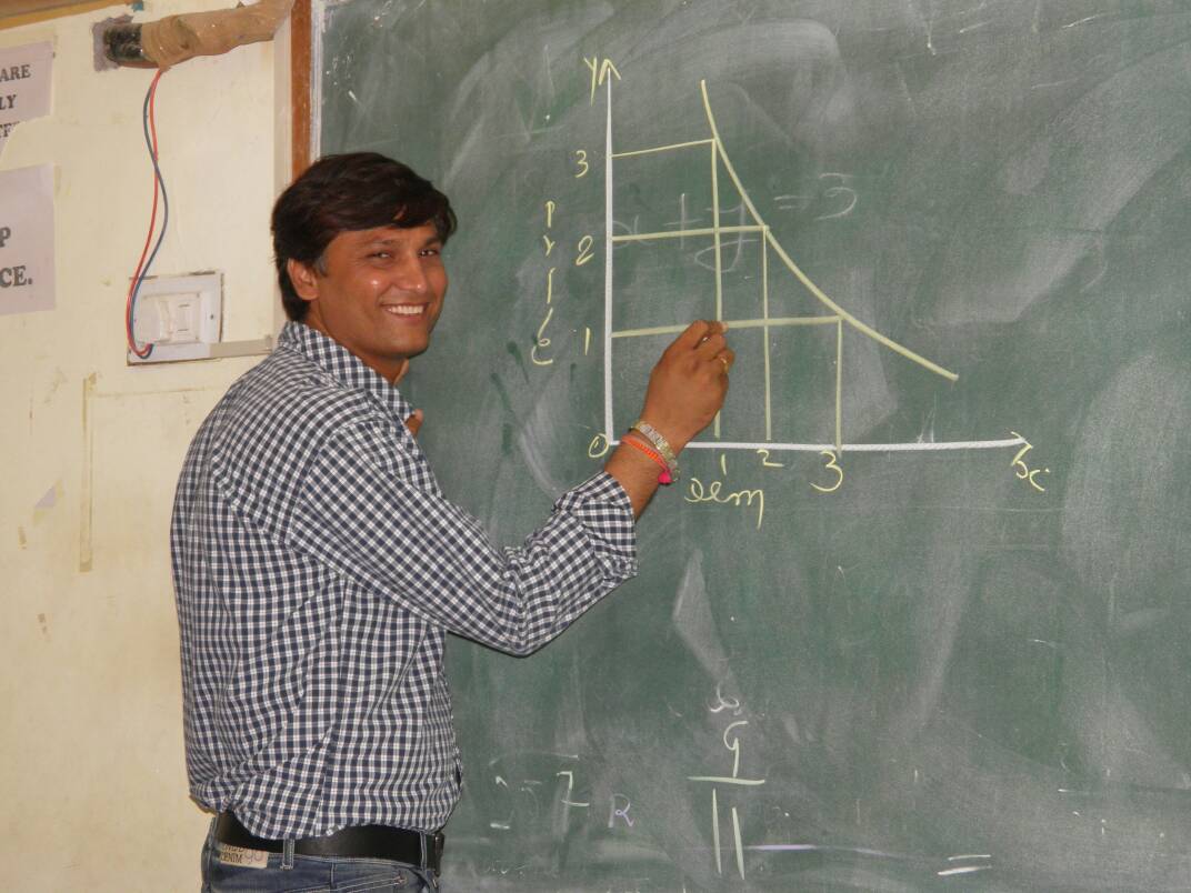 Tutor Teaching Classes of Parth Education