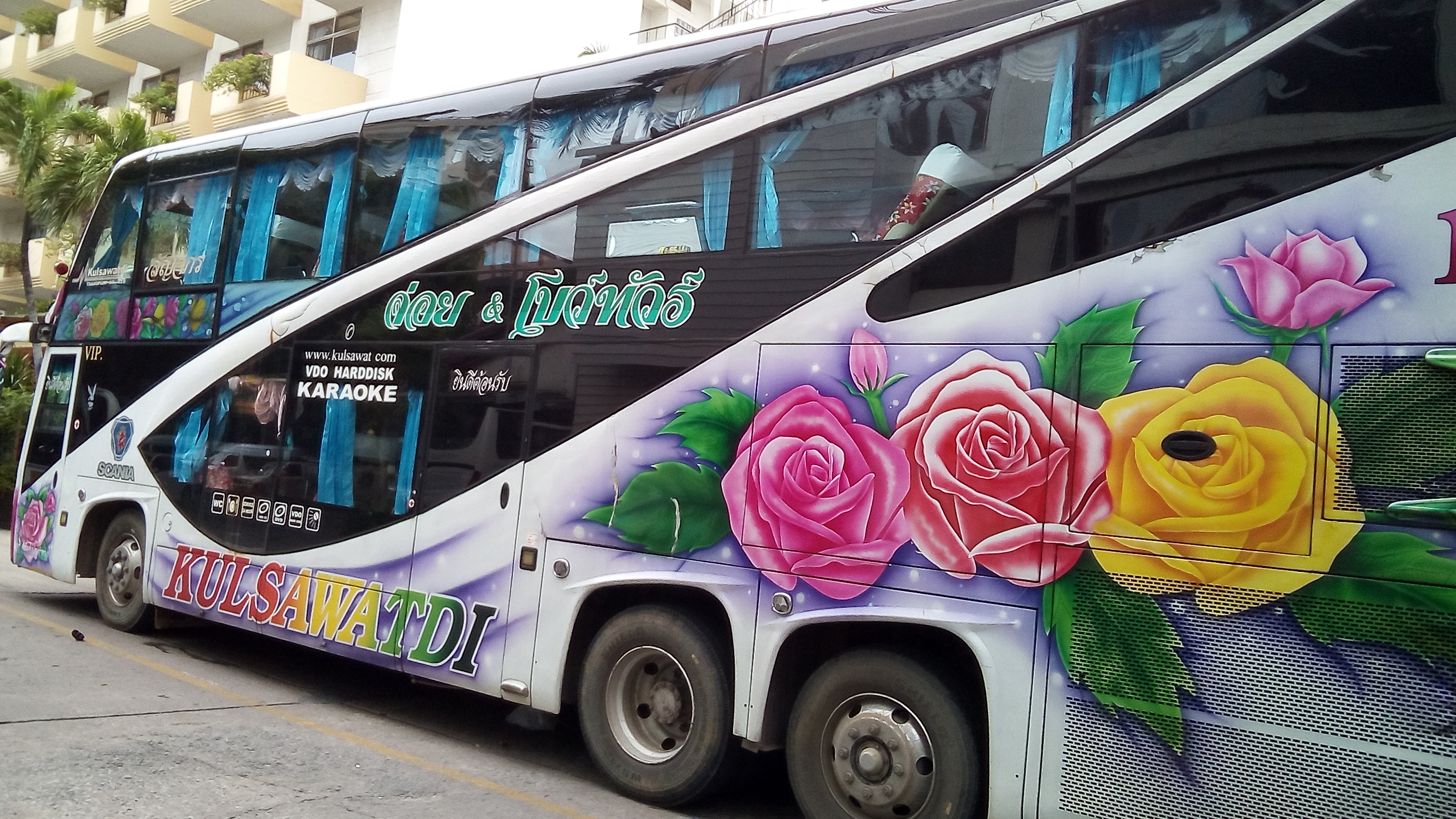 bus of World Wide Journey