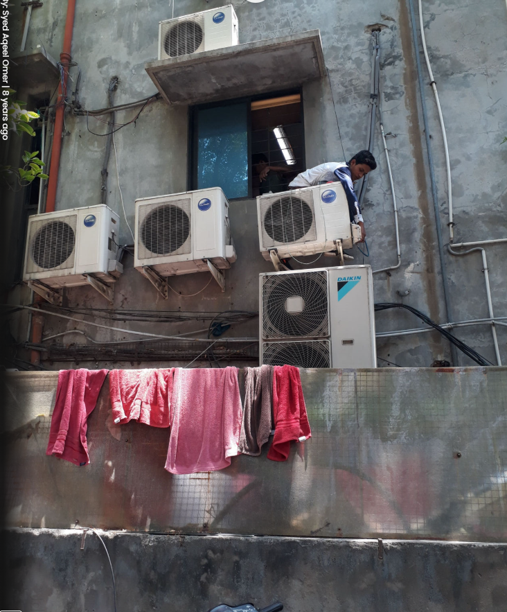 Technicians at Work of Sa aircon
