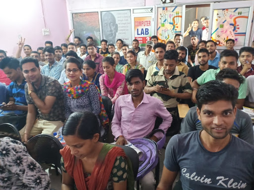 Tutor Teaching Classes of Pundir Classes