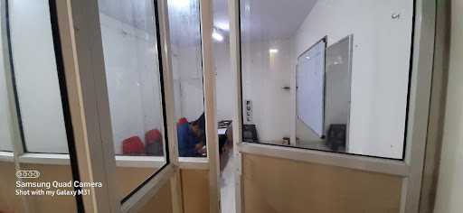Tutor Teaching Classes of Rajat Thawani's Academy