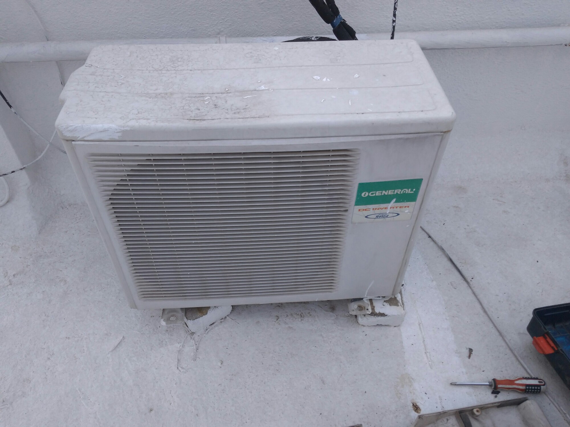 Indoor & Outdoor AC Units of Freezing Cool Services