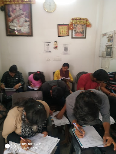 Tutor Teaching Classes of Ruhela Competition Coaching Center
