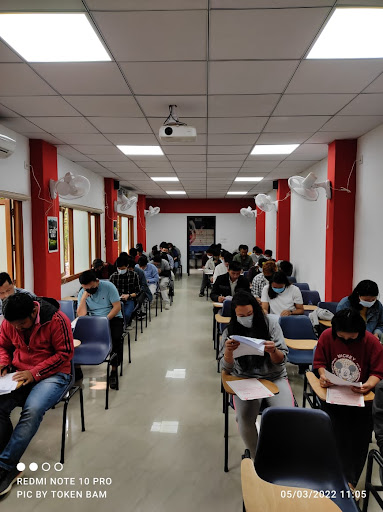 Tutor Teaching Classes of Sahasra Academy