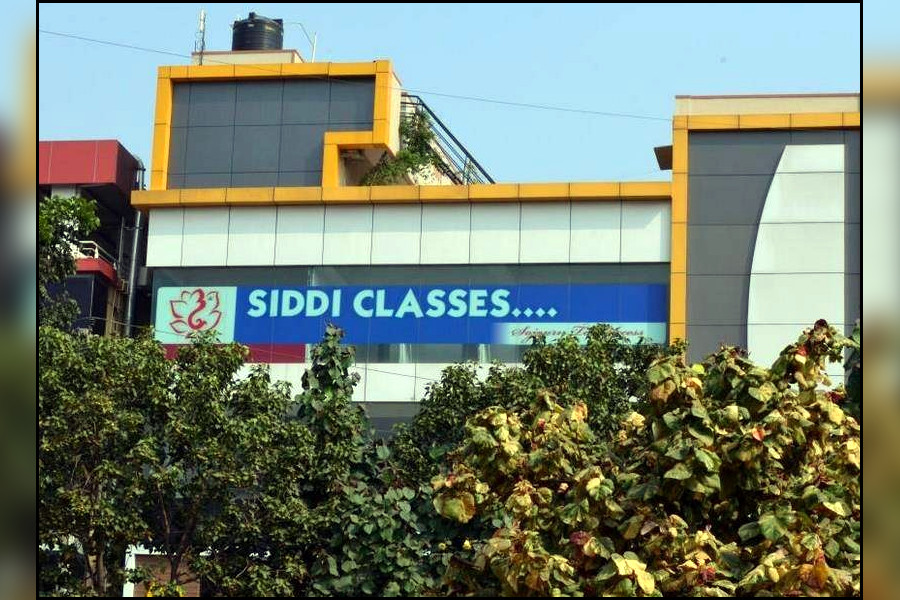 Tutor Teaching Classes of Siddi Classes