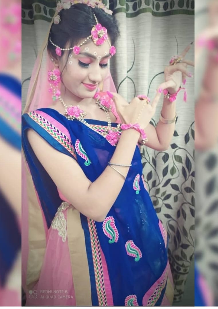traditional dress of Simmi Beauty Parlor