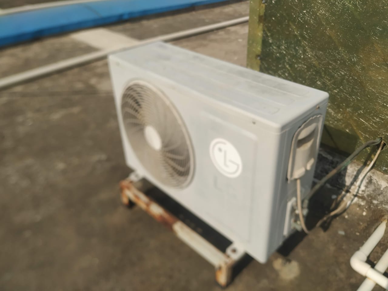 Indoor & Outdoor AC Units of SIMOLIYA SERVICES (AC/RO)