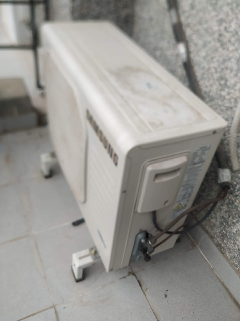 Indoor & Outdoor AC Units of SIMOLIYA SERVICES (AC/RO)