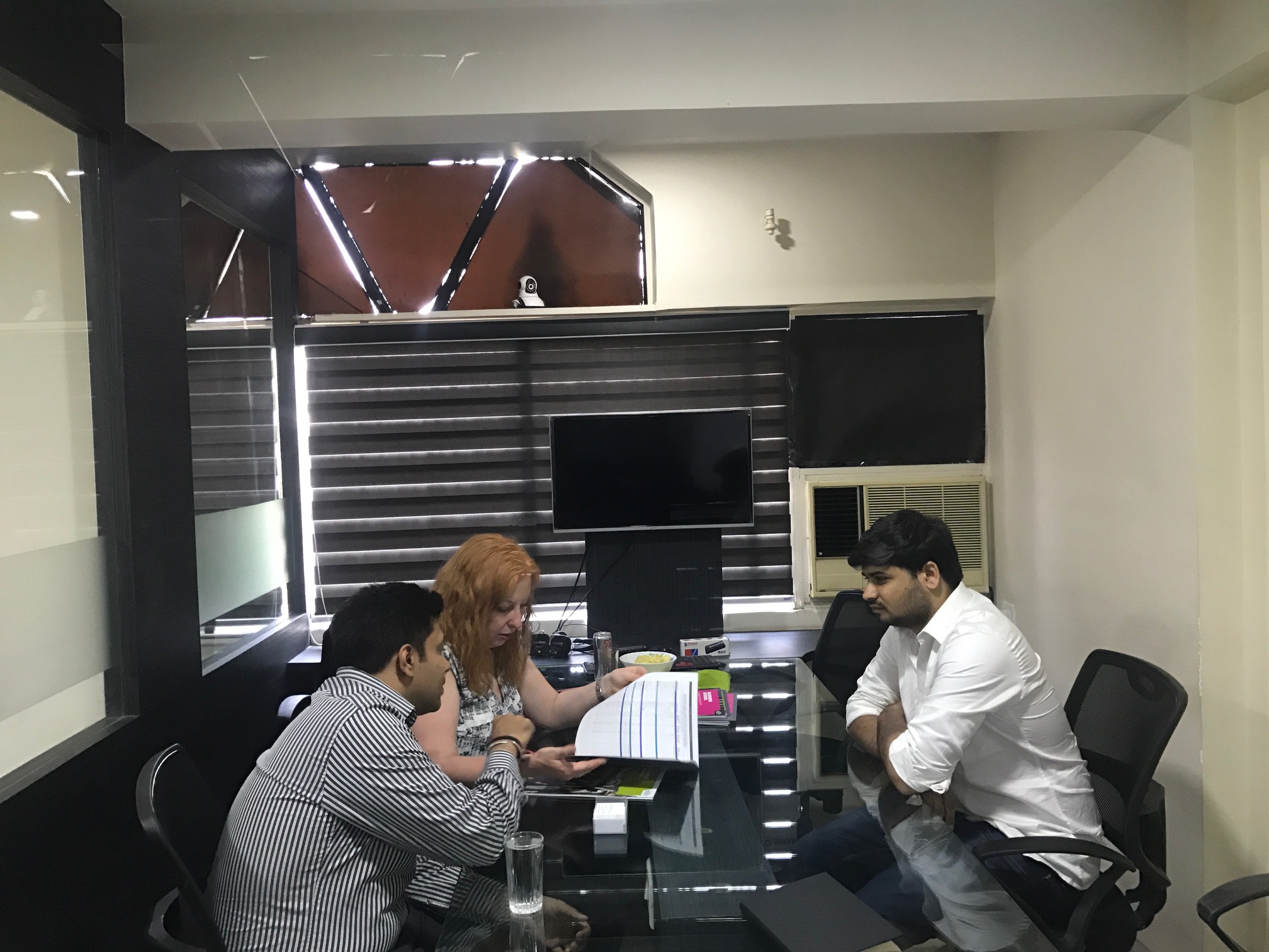 Tutor Teaching Classes of Study Smart