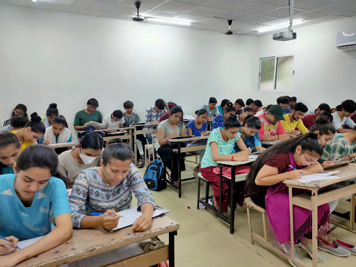 Tutor Teaching Classes of The Class Of Science