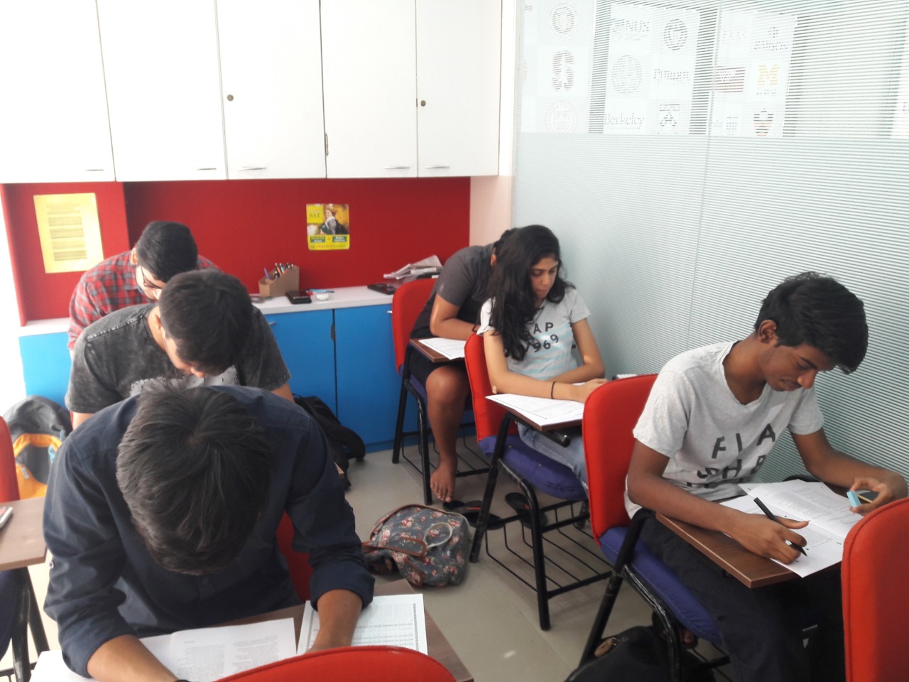 Tutor Teaching Classes of THE SMART TEST PREP