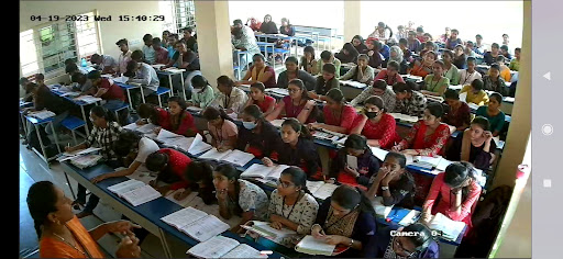 Tutor Teaching Classes of Vagus Neet Academy Tumkur