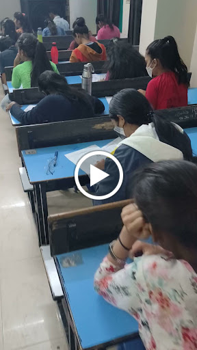 Tutor Teaching Classes of Vardhani Classes By Dr Karan Vardhani For 11th 12th Neet Aiims CBSE Mp