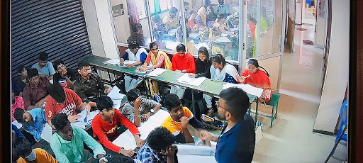 Tutor Teaching Classes of Vivekanandha Tutorial Tuition Centre & Home Tuition
