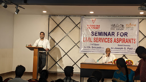 Tutor Teaching Classes of Vizag Ias Academy